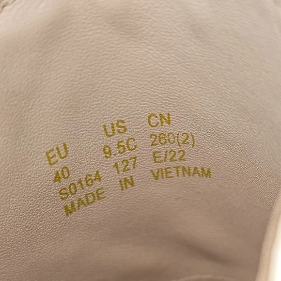 NEW Stuart Weitzman Norah Ankle Boot Women 9.5 WIDE Oat Leather Chelsea Lug Sole - Picture 14 of 15